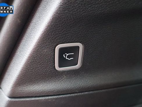 Used 2025 Chrysler Pacifica Select image 26