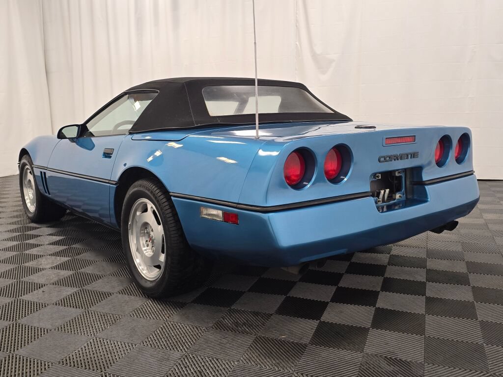 Used 1988 Chevrolet Corvette Convertible RWD image 3