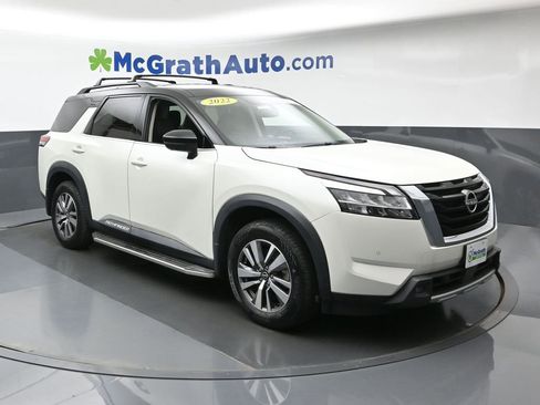 Used 2022 Nissan Pathfinder SL image 2