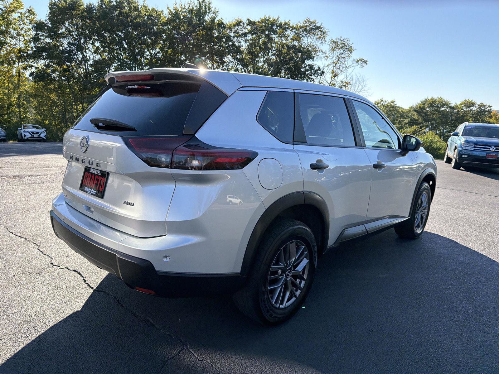 Used 2024 Nissan Rogue S AWD/4WD image 5