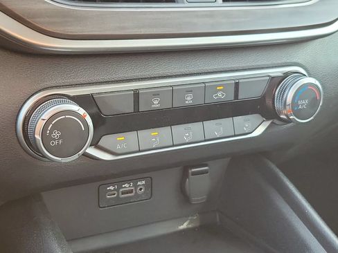 Used 2025 Nissan Altima 2.5 SV FWD image 27
