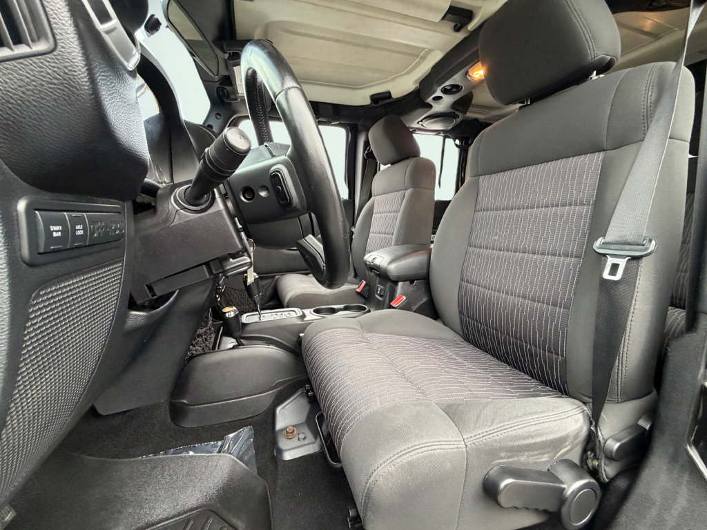 Used 2012 Jeep Wrangler Unlimited Rubicon w/ Dual Top Group AWD/4WD image 43