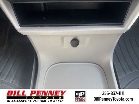 Used 2020 Toyota Sienna XLE image 29