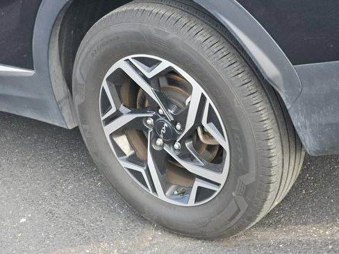 Used 2023 Kia Sportage LX image 7