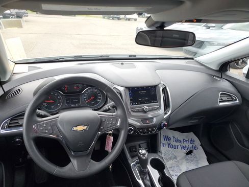 Used 2019 Chevrolet Cruze LT FWD image 23
