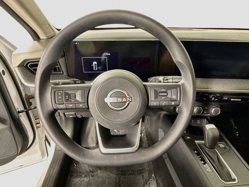 Used 2025 Nissan Kicks SV FWD image 11