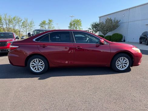 Used 2016 Toyota Camry LE image 4