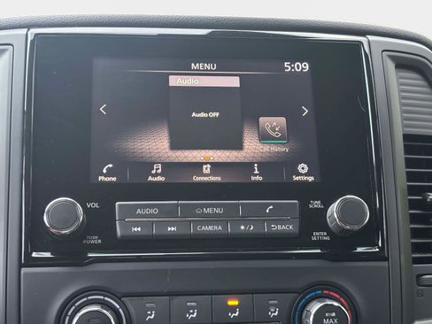 Used 2022 Nissan Titan S image 18