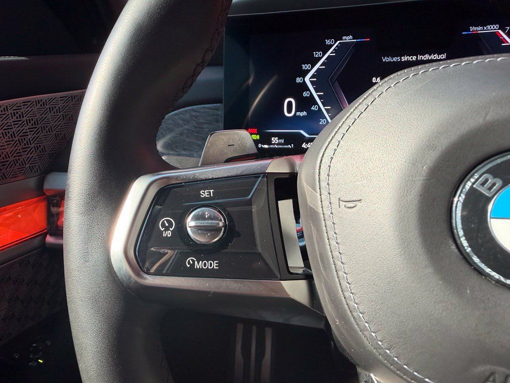 Used 2023 BMW 760i xDrive AWD/4WD image 21