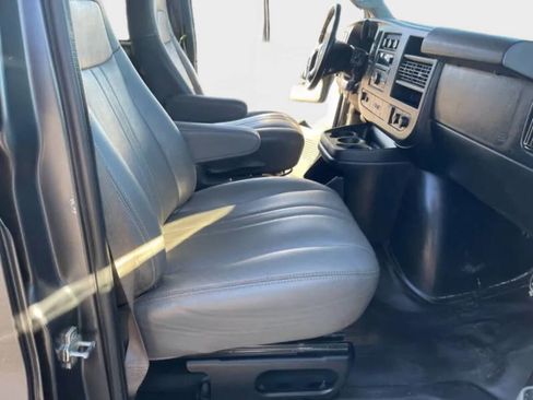 Used 2017 Chevrolet Express 3500 LS image 12