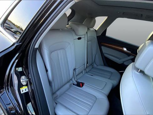 Used 2022 Audi Q5 2.0T Premium w/ Convenience Package AWD/4WD image 19