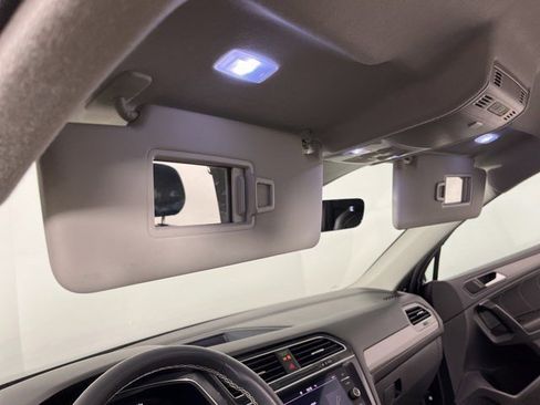 Used 2023 Volkswagen Tiguan SE image 29