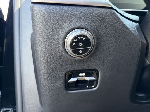 Certified 2025 Mercedes-Benz GLC 300 4MATIC image 16