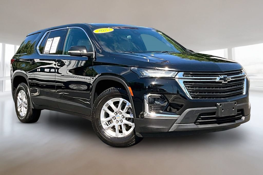Used 2023 Chevrolet Traverse LS w/ Safety Package AWD/4WD image 1