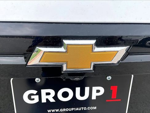 Used 2025 Chevrolet Traverse LT w/ Driver Confidence Package image 30