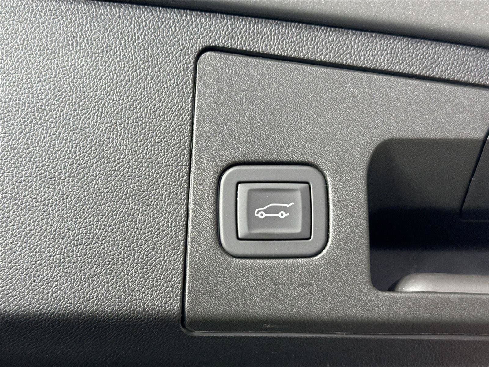 Used 2025 Cadillac XT4 Premium Luxury FWD image 40