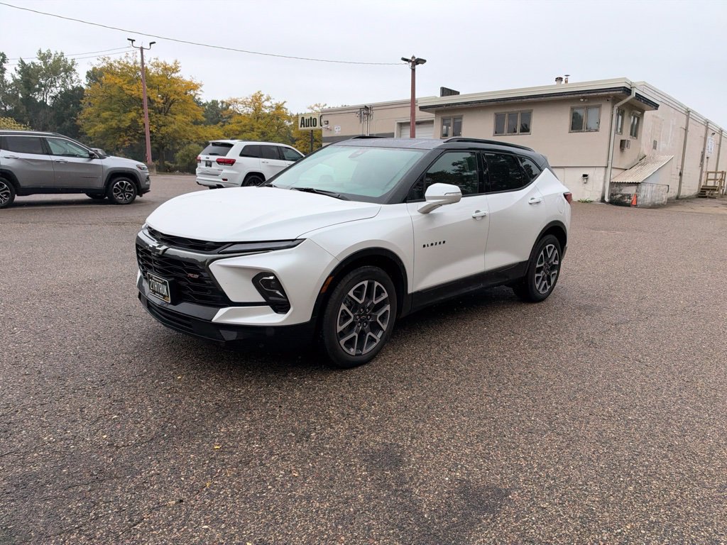 Used 2025 Chevrolet Blazer RS w/ Driver Confidence II Package AWD/4WD image 4