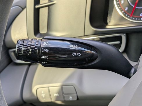 Used 2022 Hyundai Elantra SEL image 24