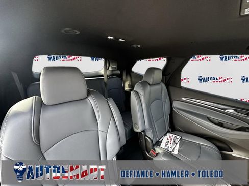 Used 2024 Buick Enclave Premium image 12