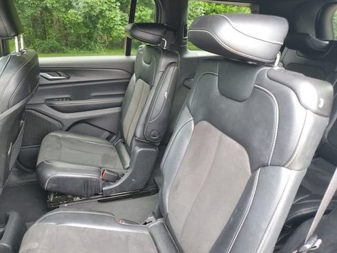 Used 2023 Jeep Grand Cherokee L Laredo AWD/4WD image 28