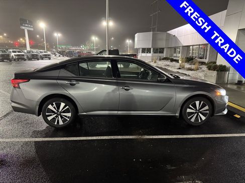 Used 2019 Nissan Altima 2.5 SV image 7