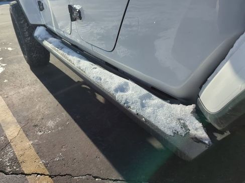 Used 2020 Jeep Gladiator Overland image 9