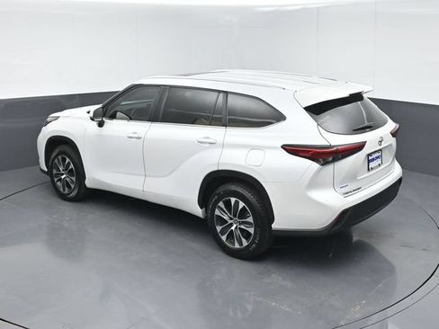 Used 2023 Toyota Highlander XLE FWD image 42