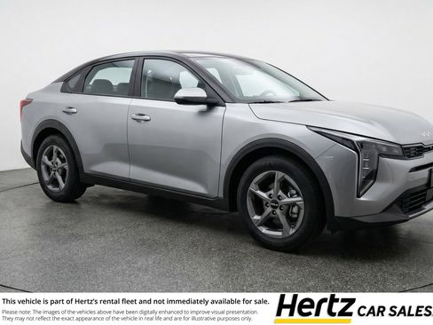 Used 2025 Kia K4 LXS image 1