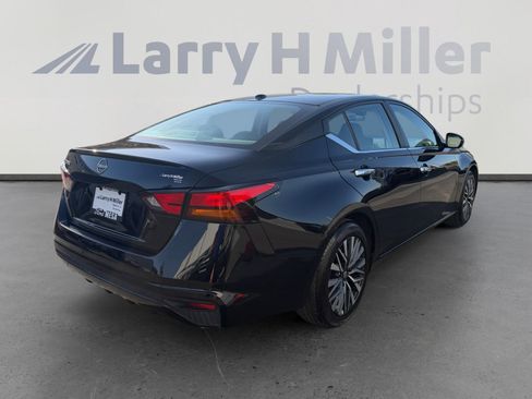 Used 2025 Nissan Altima 2.5 SV FWD image 5