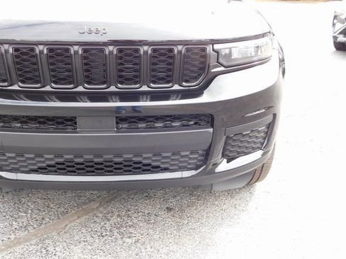 Used 2024 Jeep Grand Cherokee L Laredo RWD image 9