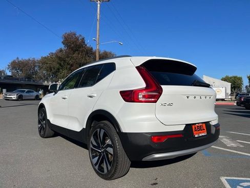 Used 2025 Volvo XC40 B5 Plus AWD/4WD image 36
