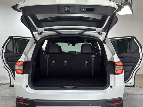 Used 2025 Honda Pilot TrailSport image 16