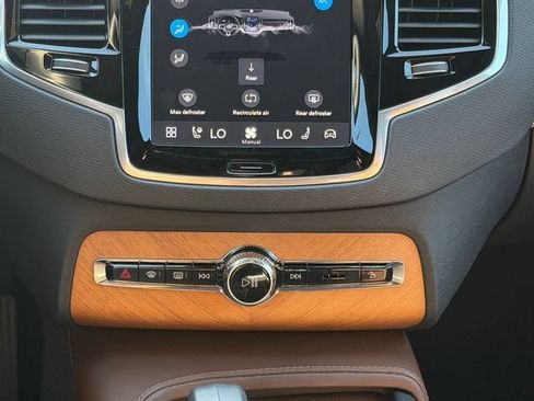 Certified 2024 Volvo XC90 B5 Plus w/ Protection Package Premier AWD/4WD image 19
