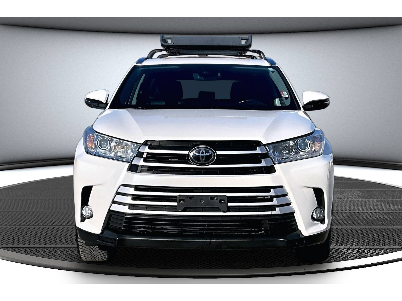Used 2017 Toyota Highlander XLE w/ Carpet Mat Package AWD/4WD image 4