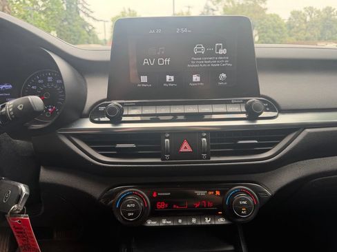 Used 2019 Kia Forte S w/ S Premium Package FWD image 17