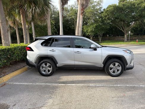 Used 2024 Toyota RAV4 LE AWD/4WD image 4