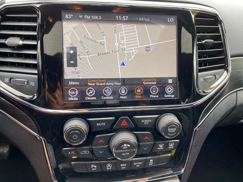 Used 2020 Jeep Grand Cherokee Limited AWD/4WD image 15