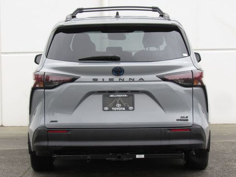 Certified 2024 Toyota Sienna XLE Woodland Edition AWD/4WD image 7