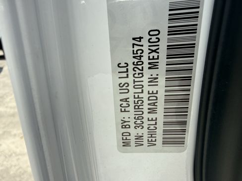 New 2026 RAM 2500 Laramie AWD/4WD image 19