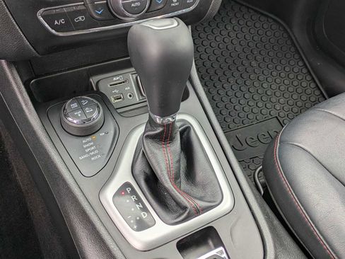 Used 2014 Jeep Cherokee Trailhawk w/ Comfort/Convenience Group image 32