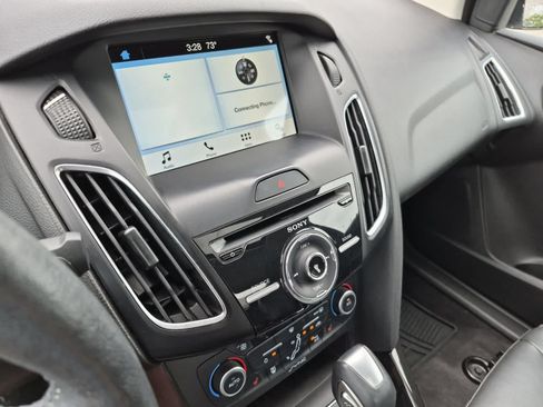 Used 2018 Ford Focus Titanium FWD image 29