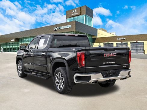 Used 2022 GMC Sierra 1500 SLT w/ SLT Convenience Package image 8