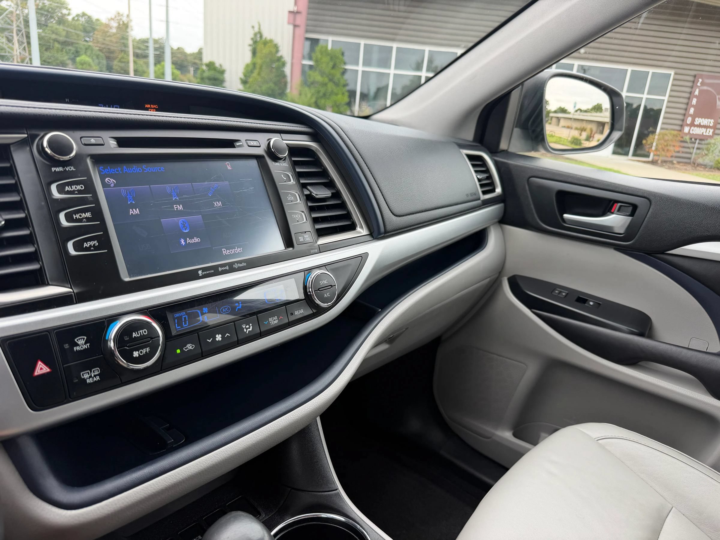 Used 2016 Toyota Highlander XLE FWD image 41