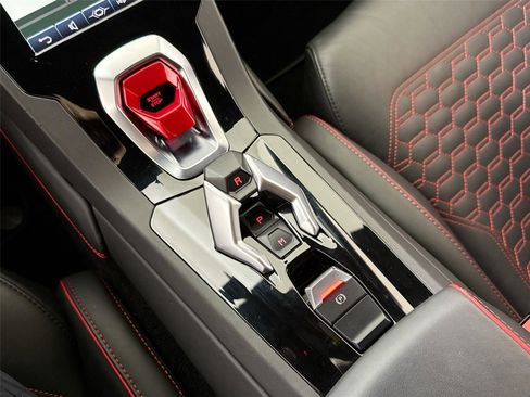 Used 2021 Lamborghini Huracan EVO image 21