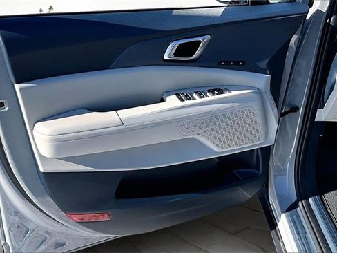 Certified 2025 Kia Carnival SX image 21