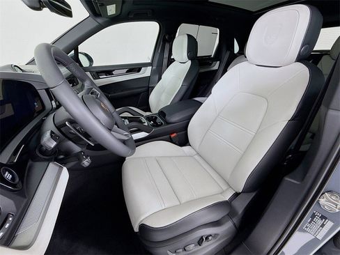 New 2026 Porsche Cayenne image 5