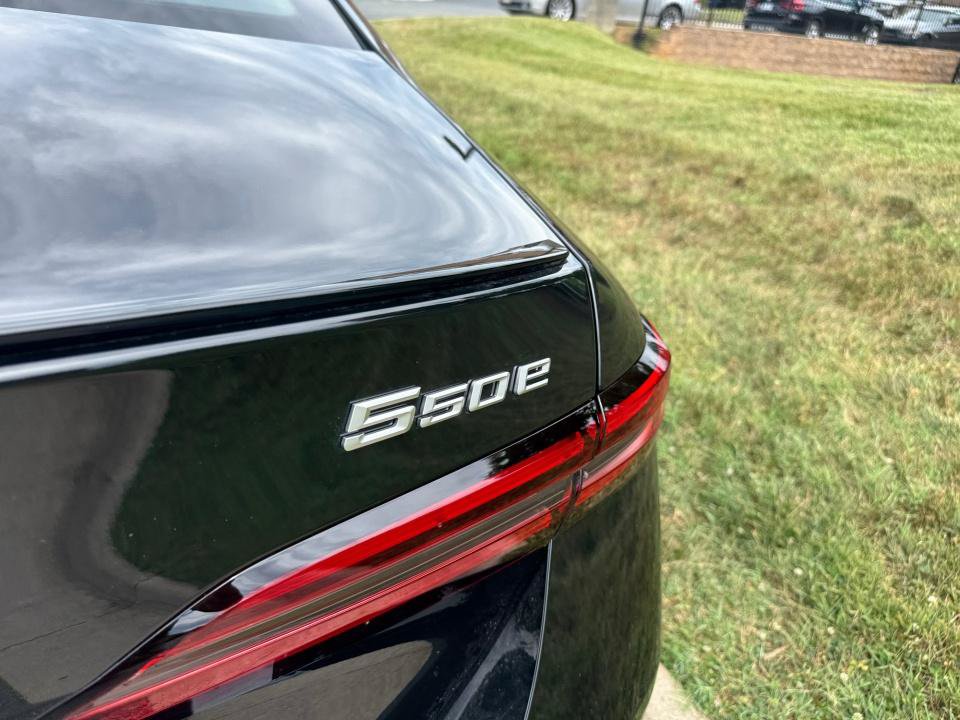 New 2027 BMW 550e xDrive w/ Executive Package AWD/4WD image 15