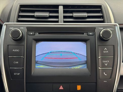 Used 2017 Toyota Camry SE image 23