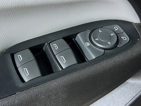 Used 2019 Chevrolet Equinox LT FWD image 18