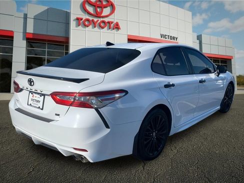 Used 2020 Toyota Camry SE FWD image 3